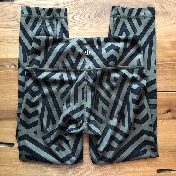 Lululemon Wunder Under Crop II *Full-On Luxtreme - Picture 4 of 11